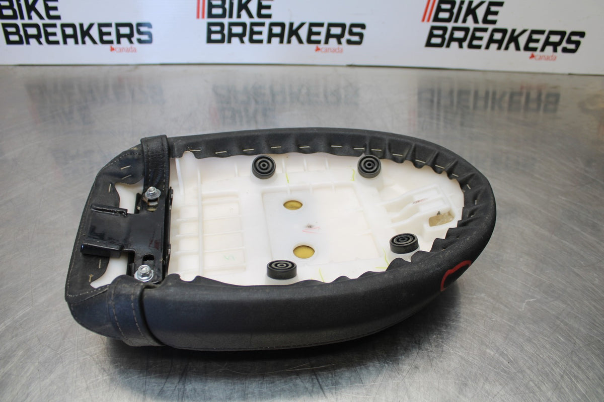 09 YAMAHA V STAR 950 REAR BACK PASSENGER SEAT BB172