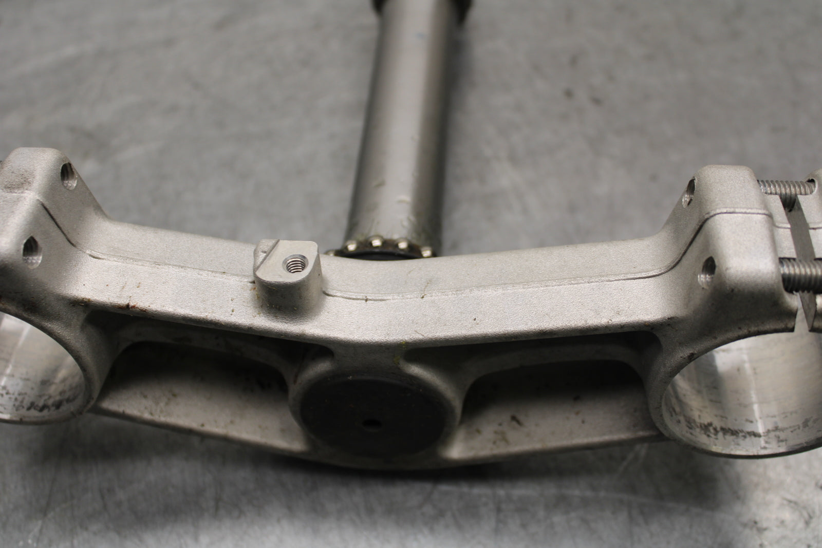 13-18 KAWASAKI NINJA ZX6R FRONT FORKS CLAMP LOWER TRIPLE TREE 44037-0136 BB666