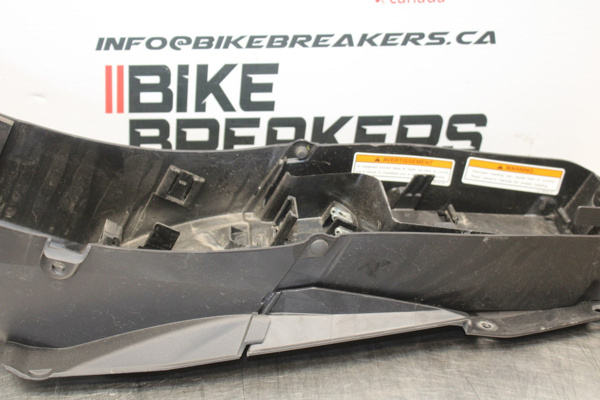 23-24 YAMAHA MT-07 REAR BACK TAIL UNDERTAIL BATTERY TRAY PLASTIC BB194