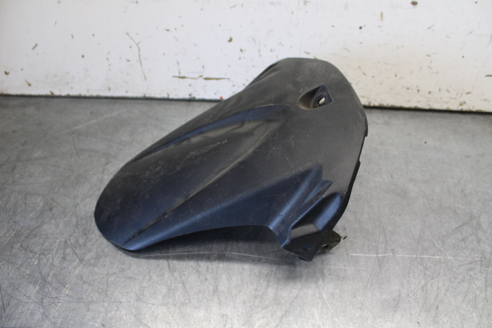 11-24 SUZUKI GSXR  600 750 REAR BACK WHEEL TIRE HUGGER FENDER BB95