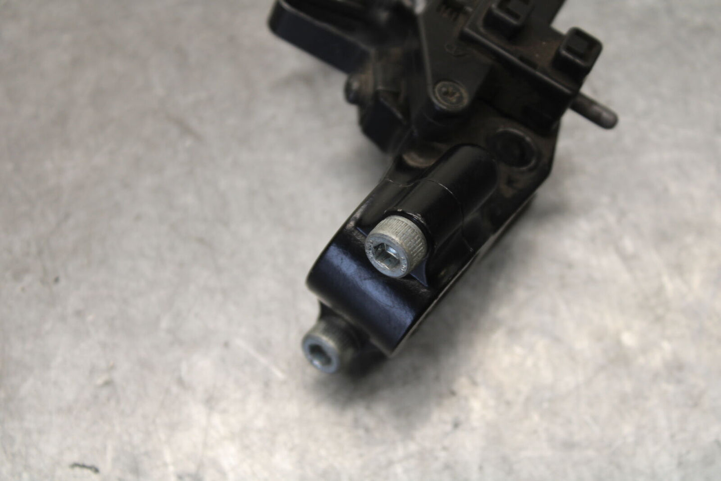 13-18 KAWASAKI NINJA ZX6R CLUTCH LEVER PERCH MOUNT BRACKET BB682