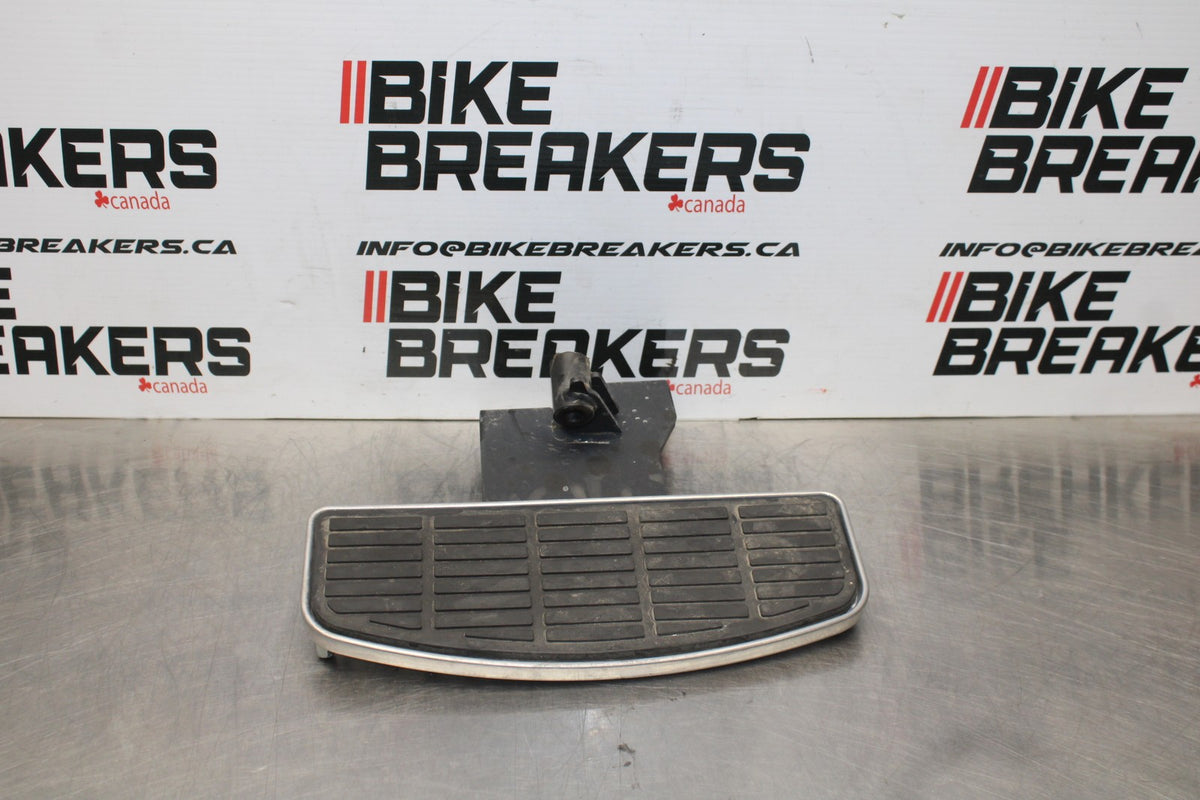 15 SUZUKI BOULEVARD C50 RIGHT FRONT FOOT REST PEG STEP BB775