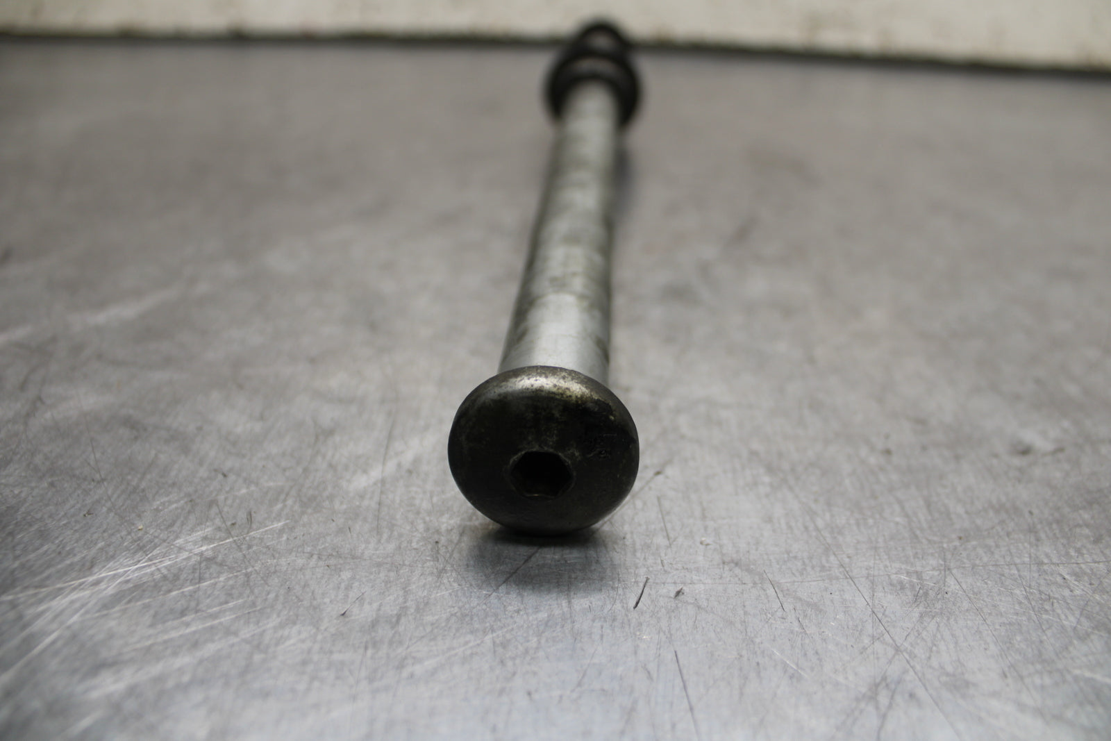 1998 Honda Valkyrie 1500 GL1500C REAR AXLE BACK WHEEL RIM PIVOT BOLT AXEL BB116