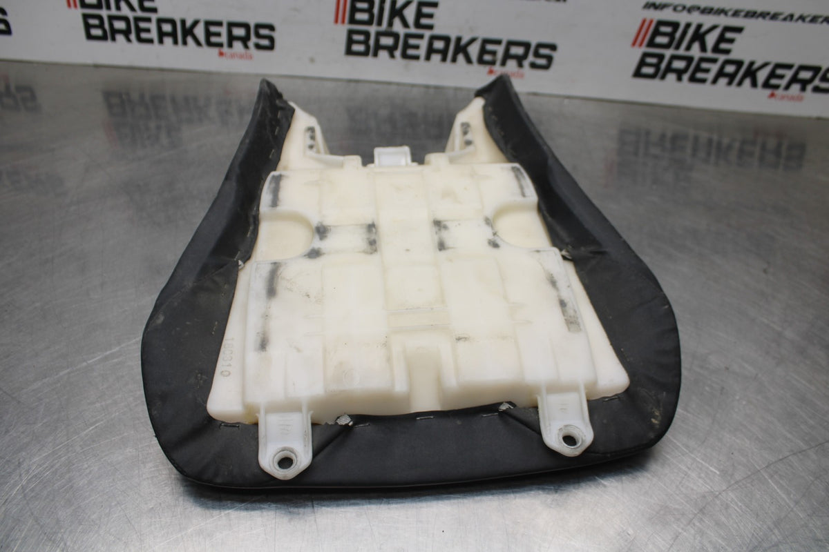 05 YAMAHA YZF R6 FRONT DRIVERS SEAT PAD SADDLE PILLION BB814