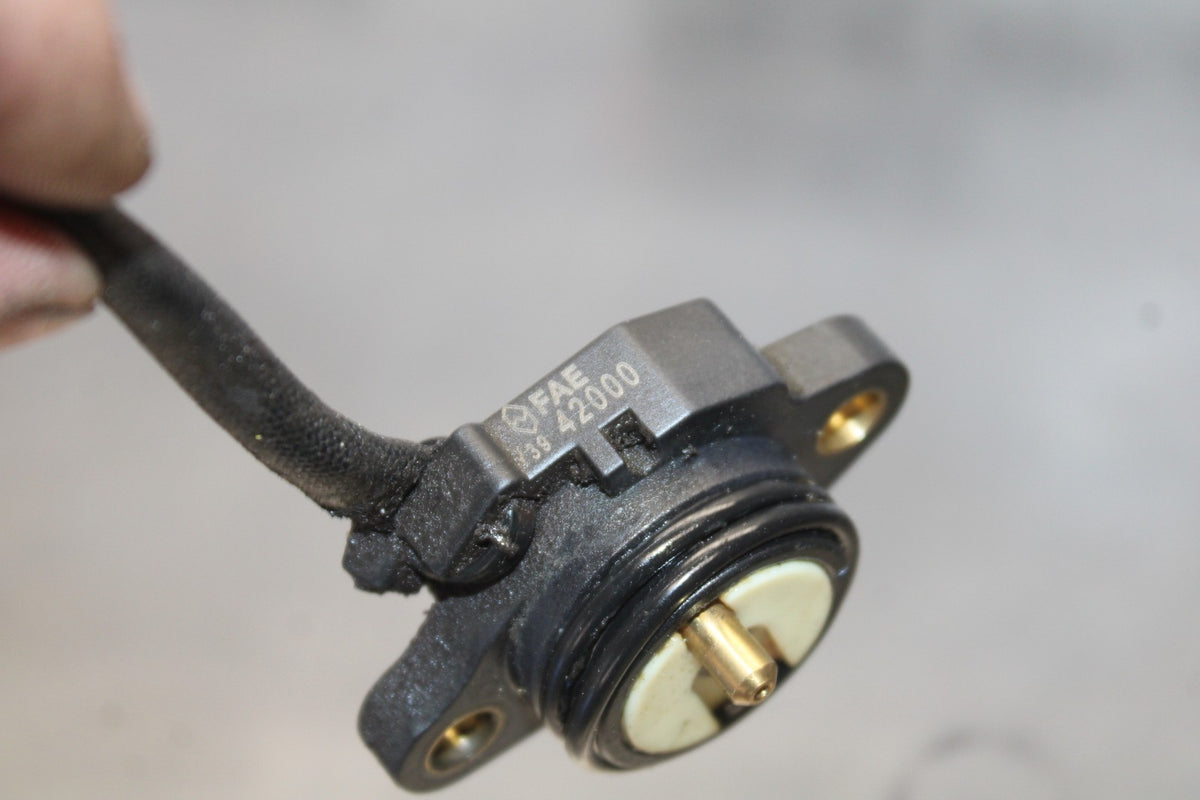 15 TRIUMPH TIGER 800 ENGINE MOTOR GEAR POSTION SENSOR BB873
