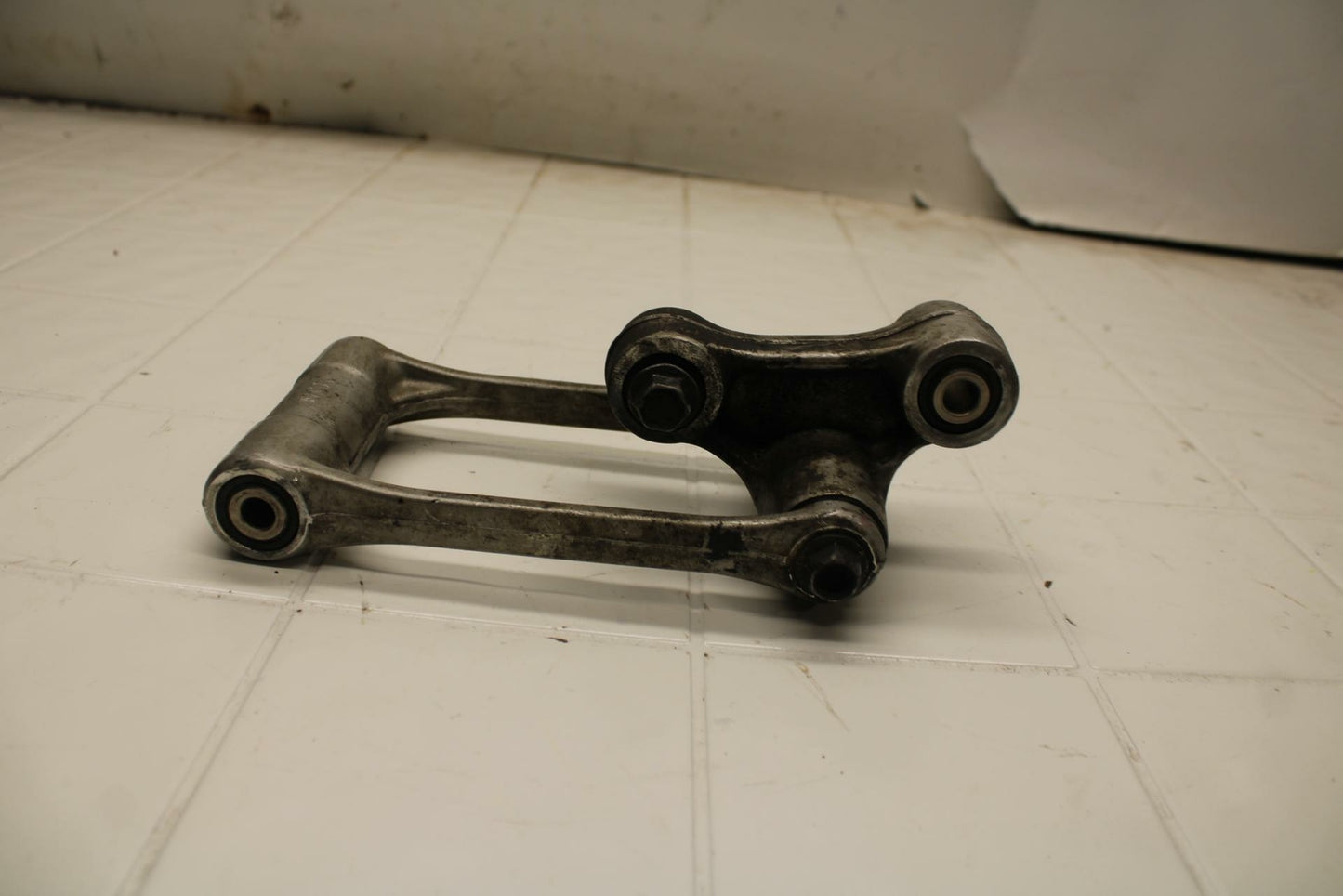 00-01 HONDA RVT1000R RC51 REAR DOGBONE SHOCK LINKAGE LINK BB03