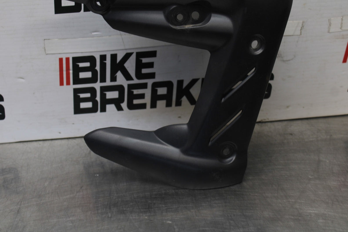 12 TRIUMPH STREET TRIPLE R RIGHT MID UPPER SIDE FAIRING COWL PLASTIC BB914