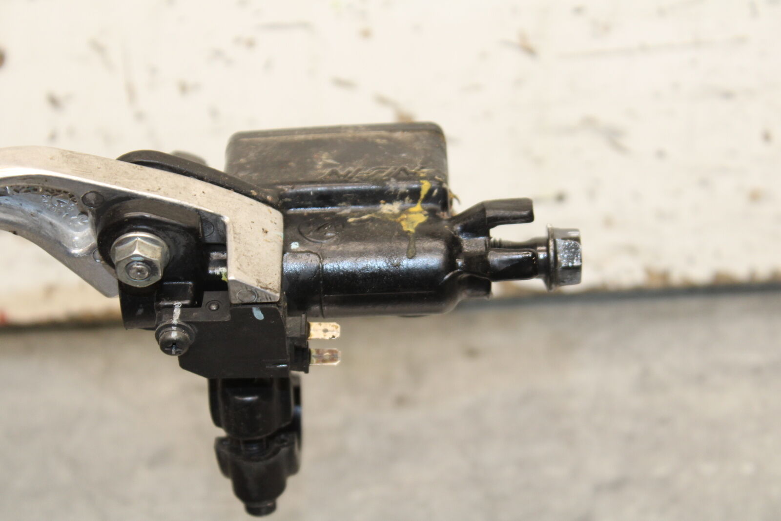 15-16 HONDA CB300F FRONT BRAKE MASTER CYLINDER w/ LEVER BB740