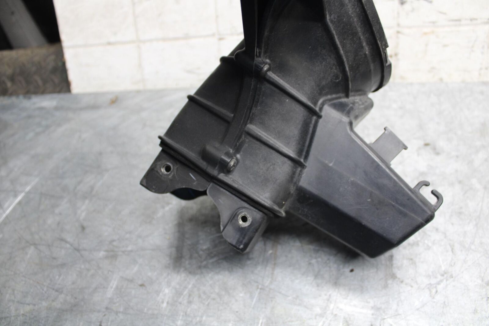 2009 Kawasaki Ninja ZX6R ZX600R UPPER FAIRING MIRROR GAUGES STAY BRACKET BB538