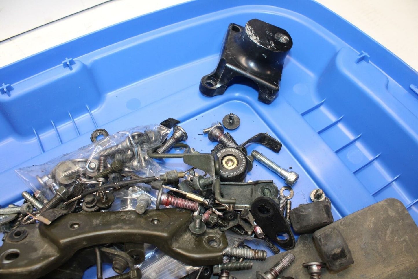 06-07 KAWASAKI NINJA 650R EX650A  LEFTOVER BOLTS HARDWARE MOTOR SCREWS  BB271