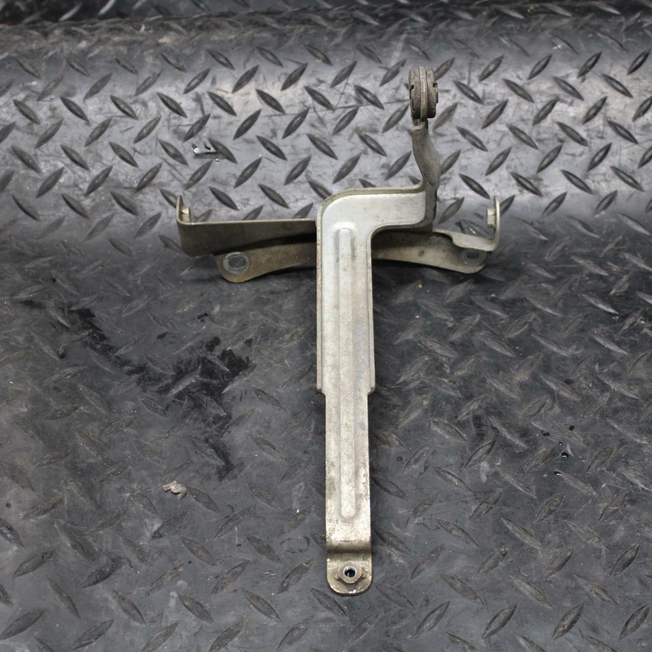 09-11 SUZUKI GSXR1000 OIL COOLER MOUNTING BRACKET MOUNT SUPPORT BB205