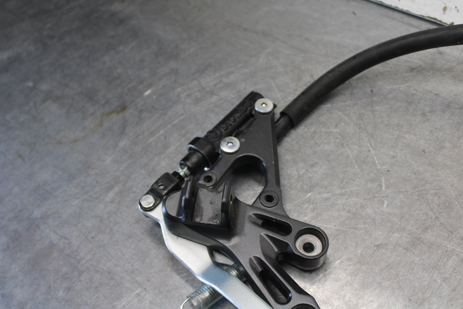 22-23 YAMAHA YZF R7 RIGHT REARSET REAR SET DRIVER FOOT PEG REST STOP BB583