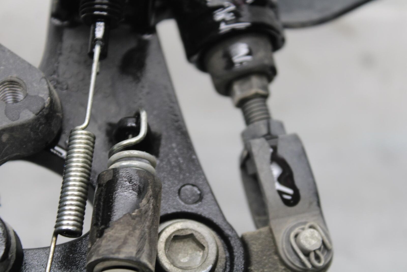 2017 Suzuki GSXR600 RIGHT REARSET REAR SET DRIVER FOOT PEG REST STOP BB598