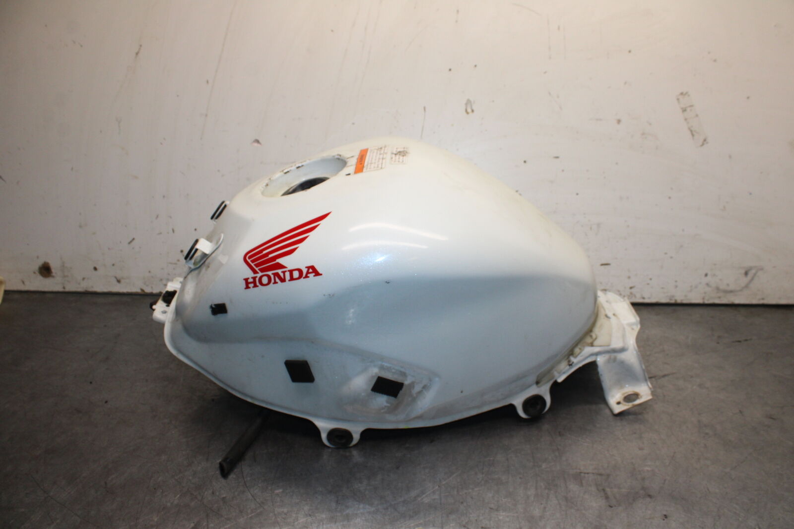 15-16 HONDA CB300F GAS TANK FUEL CELL PETROL RESERVOIR BB740