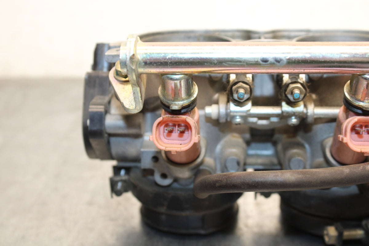 03-04 HONDA CBR600RR MAIN FUEL INJECTORS / THROTTLE BODIES BB134
