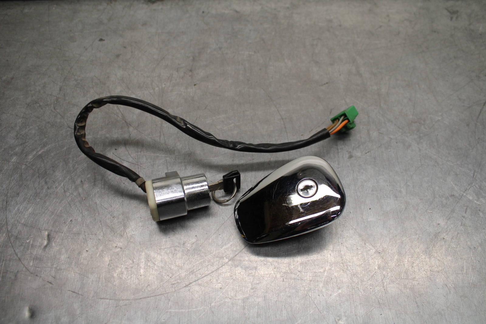 87-03 SUZUKI INTRUDER 1400 VS1400GLP IGNITION LOCK W KEY & GAS CAP BB752