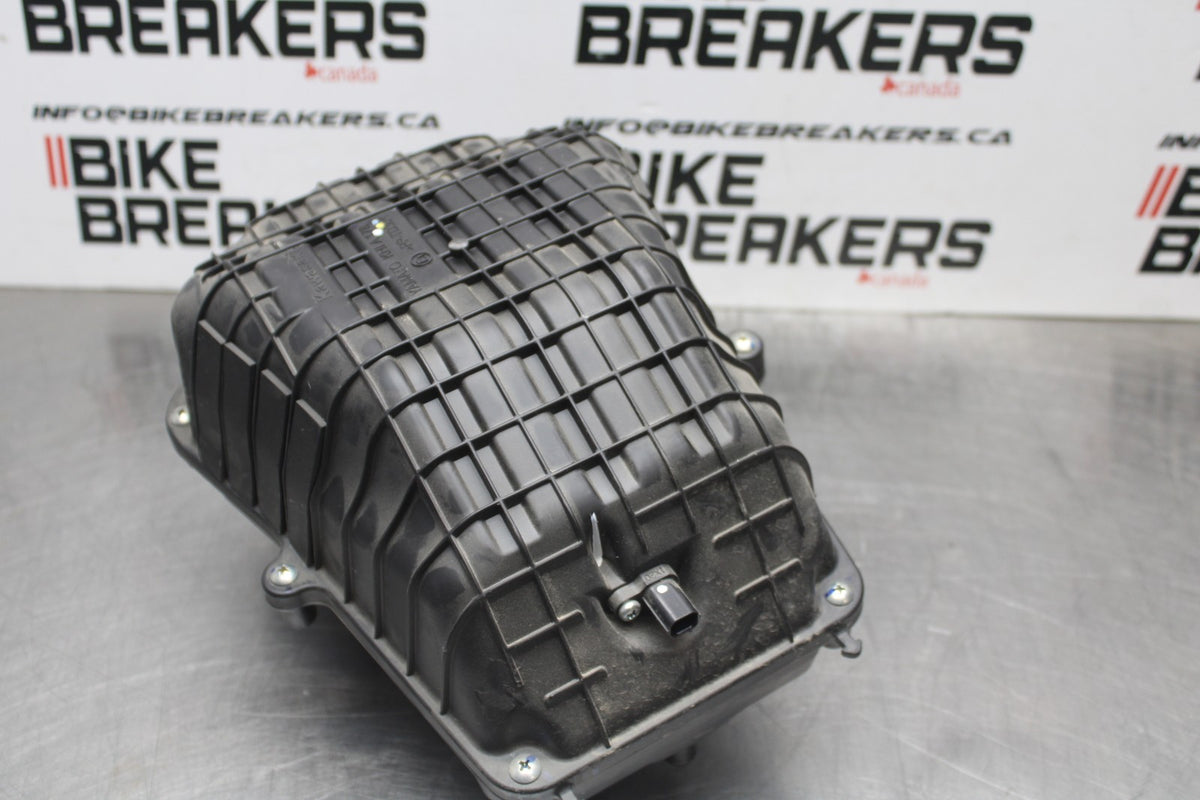 18-26 KAWASAKI Z400 AIRBOX AIR INTAKE FILTER BOX BB852
