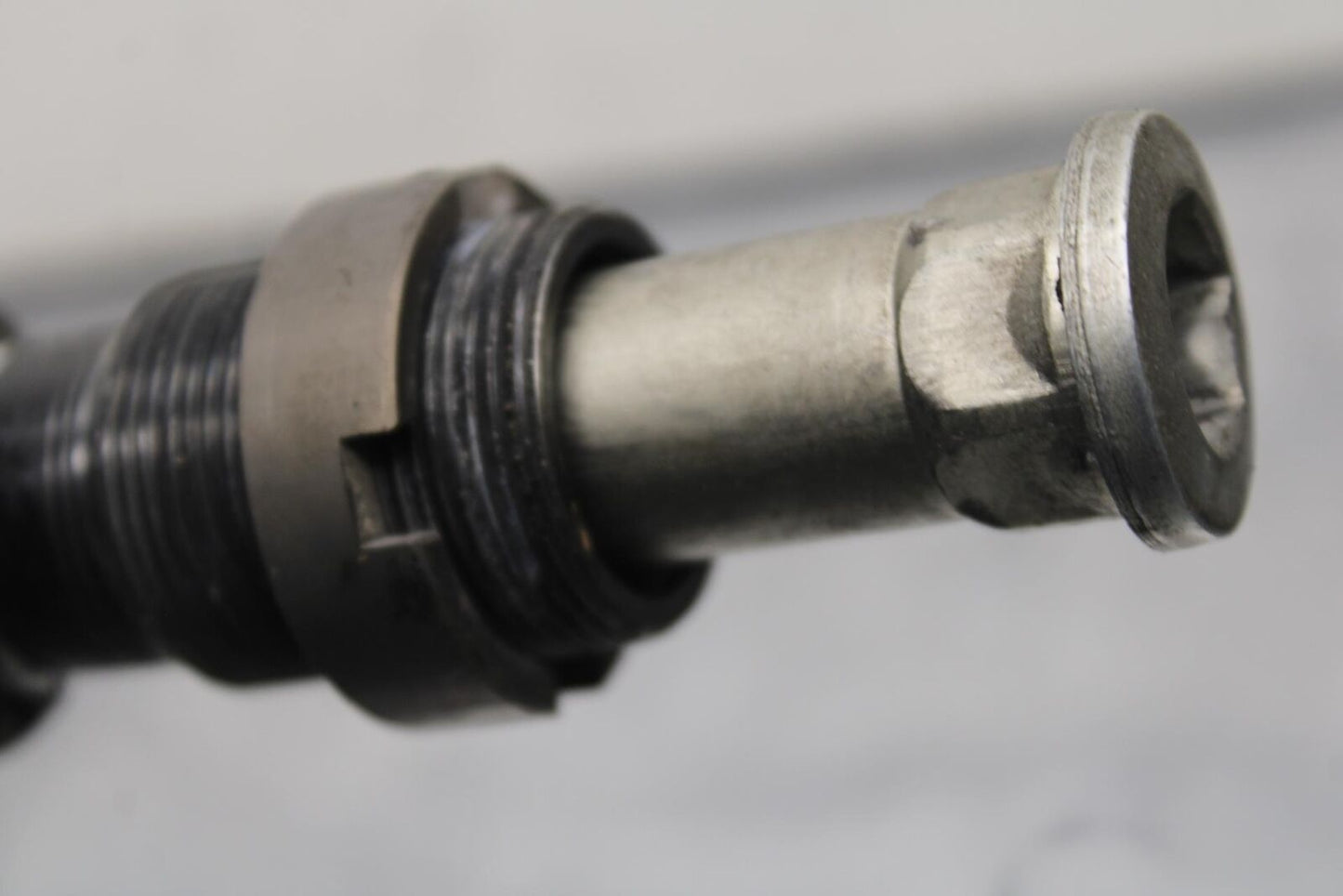 09-12 KAWASAKI NINJA ZX6R REAR BACK SWINGARM BOLT SUSPENSION PIVOT AXLE BB617