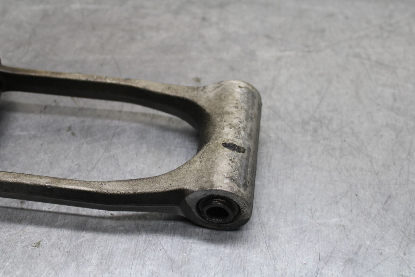 06-07 SUZUKI GSXR 600 REAR DOGBONE SHOCK LINKAGE LINK BB737