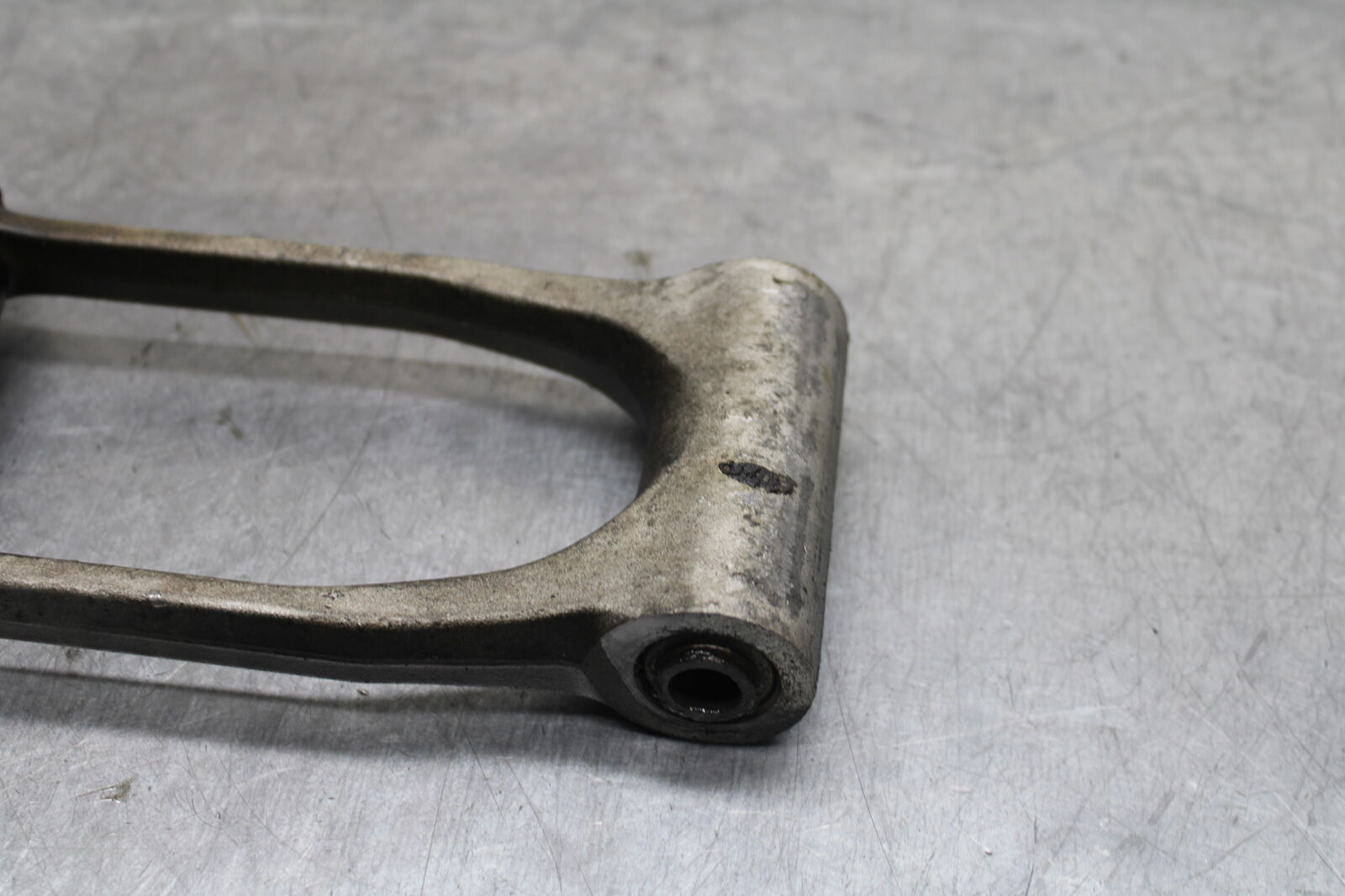 06-07 SUZUKI GSXR 600 REAR DOGBONE SHOCK LINKAGE LINK BB737