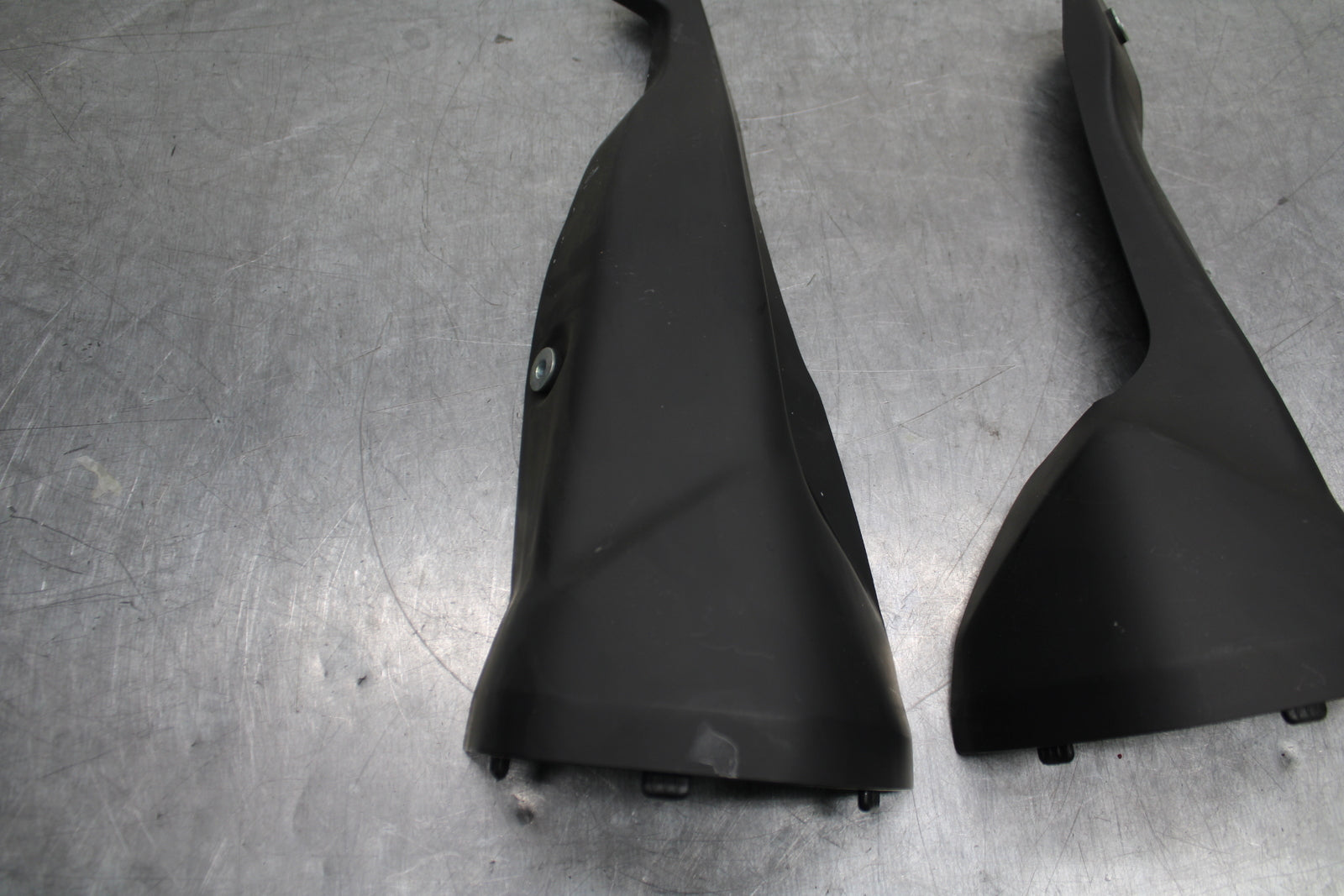 12-25 KAWASAKI NINJA ZX14R REAR MUFFLER EXHAUST PIPE COVER HEAT SHIELD BB757