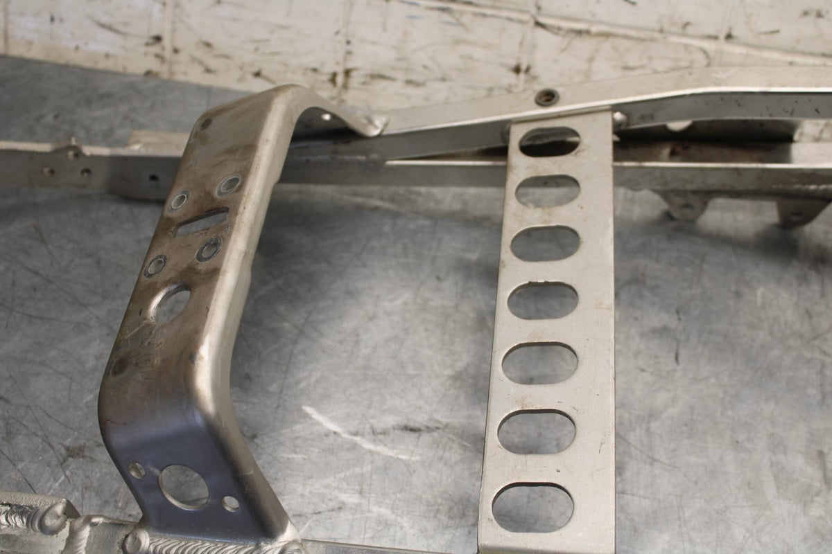 2000 Yamaha YZF R6 REAR BACK TAIL SUBFRAME SUB FRAME BB558