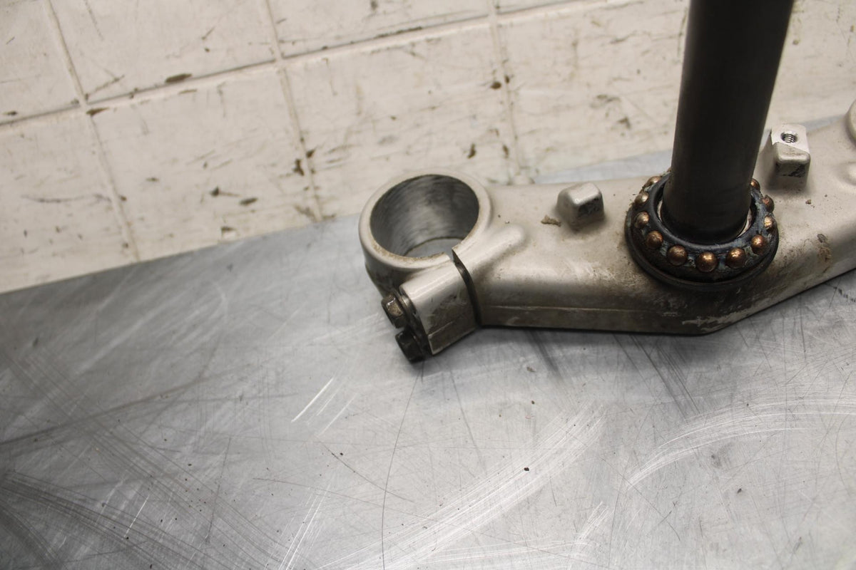 2003 Honda CBR600RR FRONT FORKS CLAMP LOWER TRIPLE TREE STEM 53219-MBW-J60 BB511