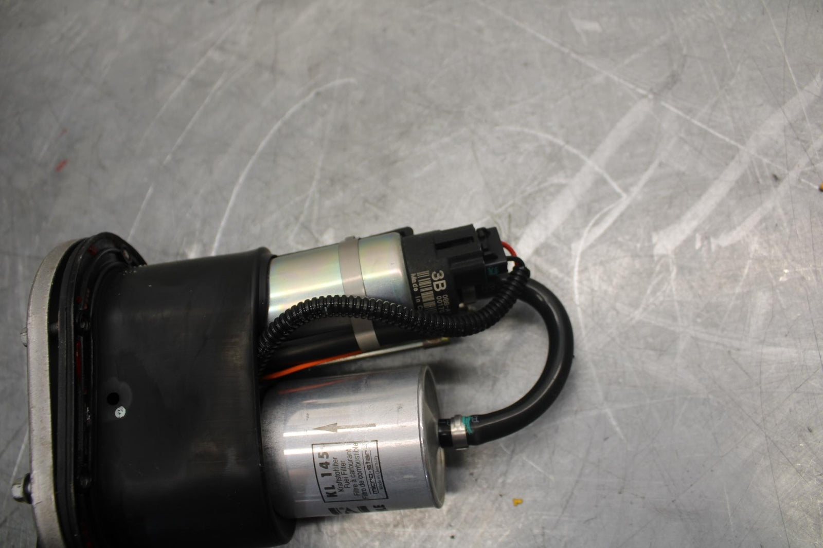 2010 Aprilia RSV1000R FUEL PUMP GAS PETROL SENDER UNIT BB513