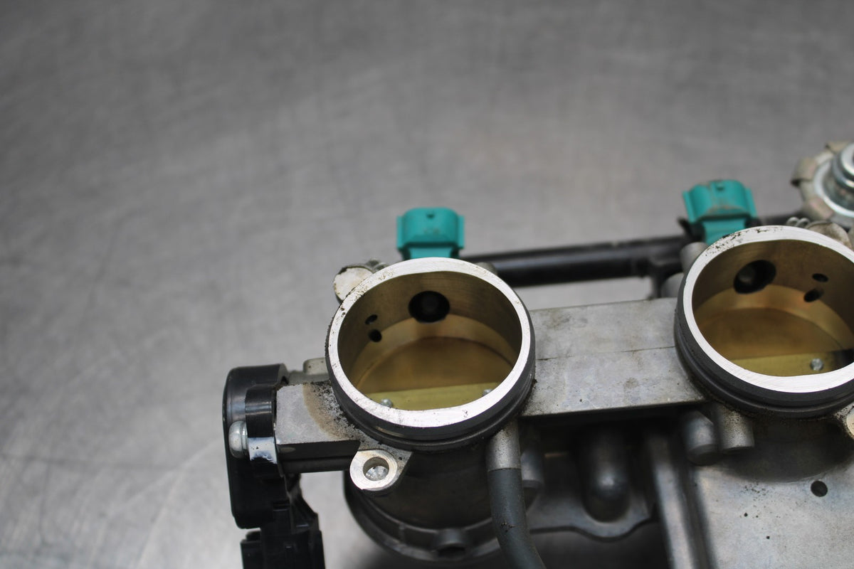 13 YAMAHA YZF R1 MAIN FUEL INJECTORS / THROTTLE BODIES BB781