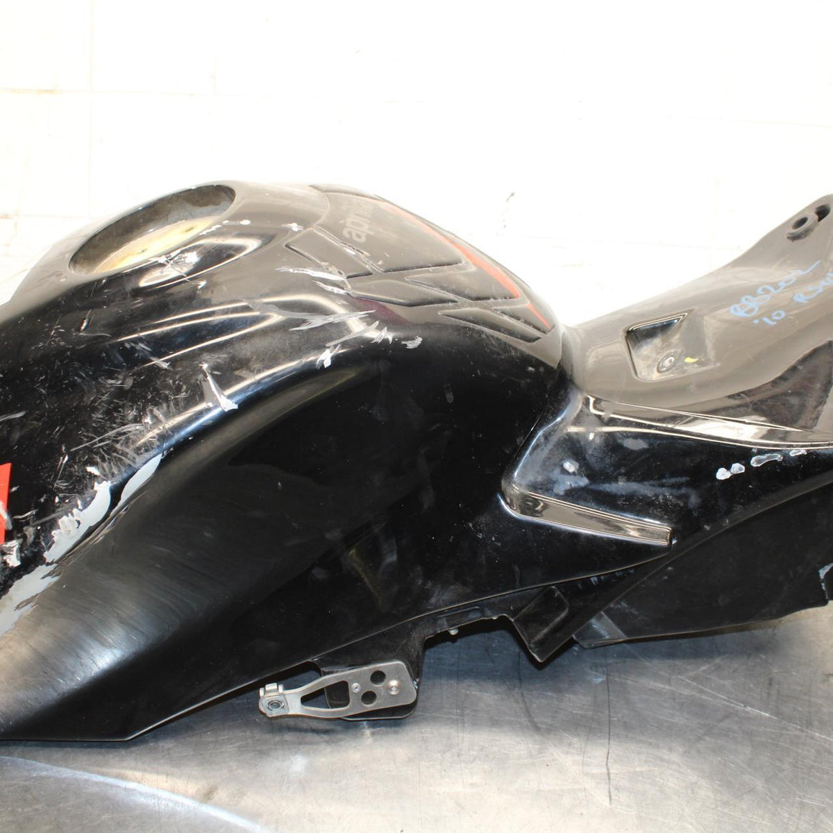 2010 Aprilia RSV4 R GAS TANK FUEL CELL PETROL RESERVOIR BB202