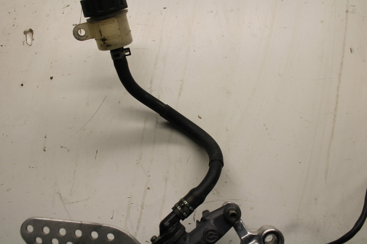 00-01 YAMAHA YZF R1 RIGHT REARSET REAR SET DRIVER FOOT PEG REST STOP BB755