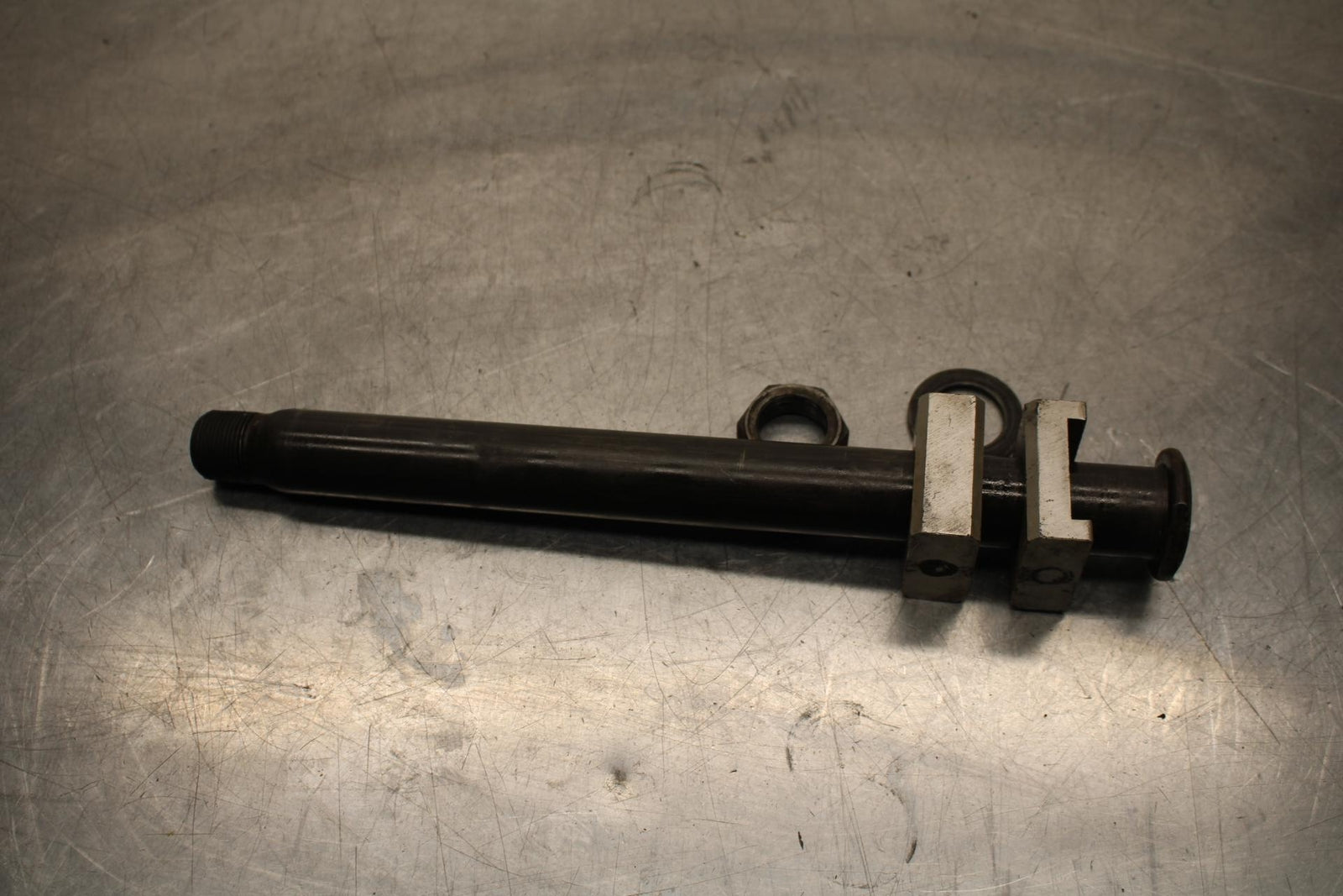 2007 Yamaha YZF R6S REAR AXLE BACK WHEEL PIVOT BOLT AXEL 5SL-25381-10-00 BB594