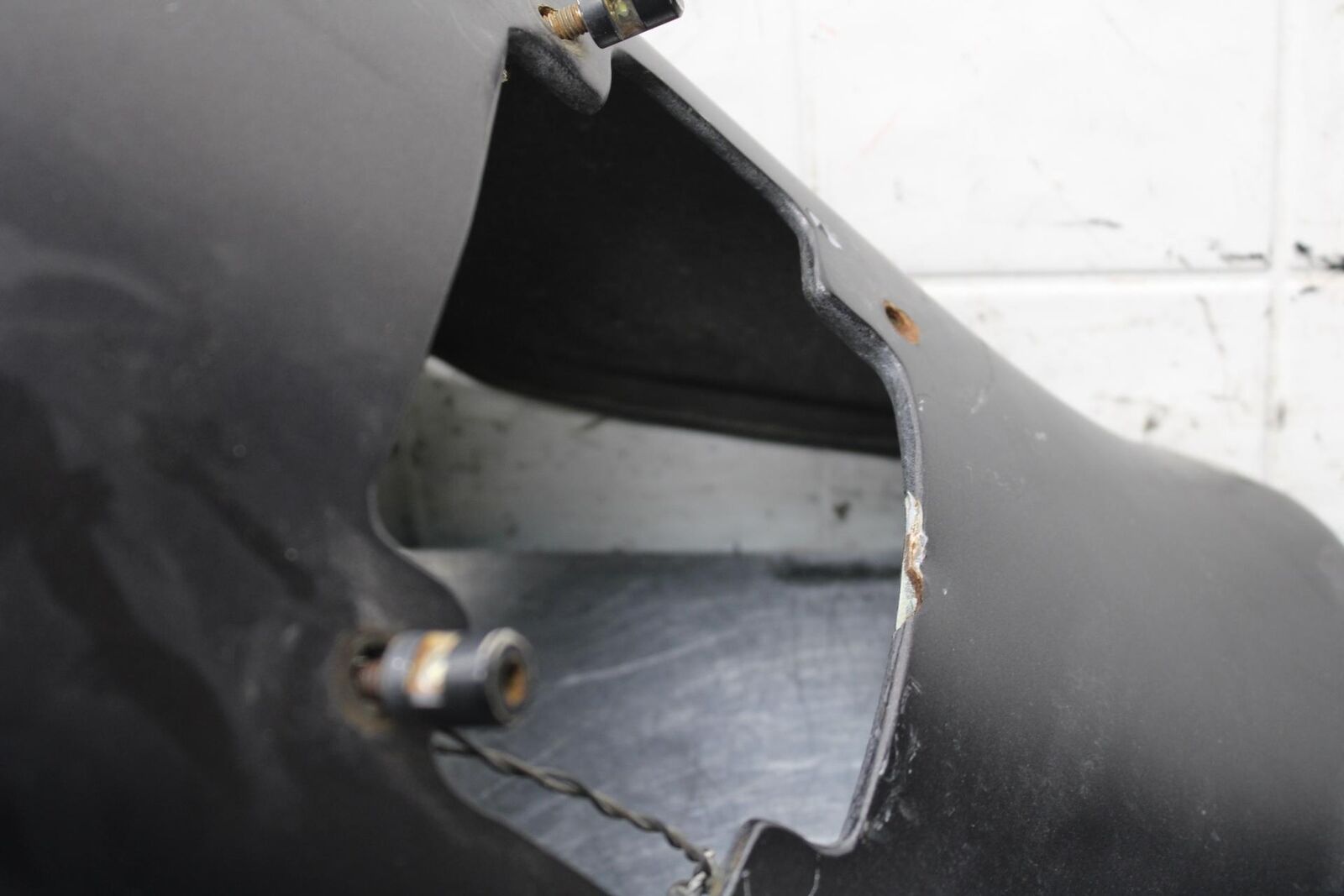 2004 Suzuki Intruder 1500 VL1500 REAR BACK WHEEL FENDER MUD GUARD BB573