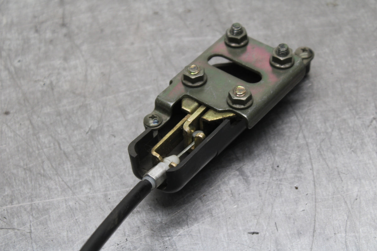 00-01 YAMAHA YZF R1 REAR PASSENGER SEAT LATCH LOCK ASSEMBLY BB755