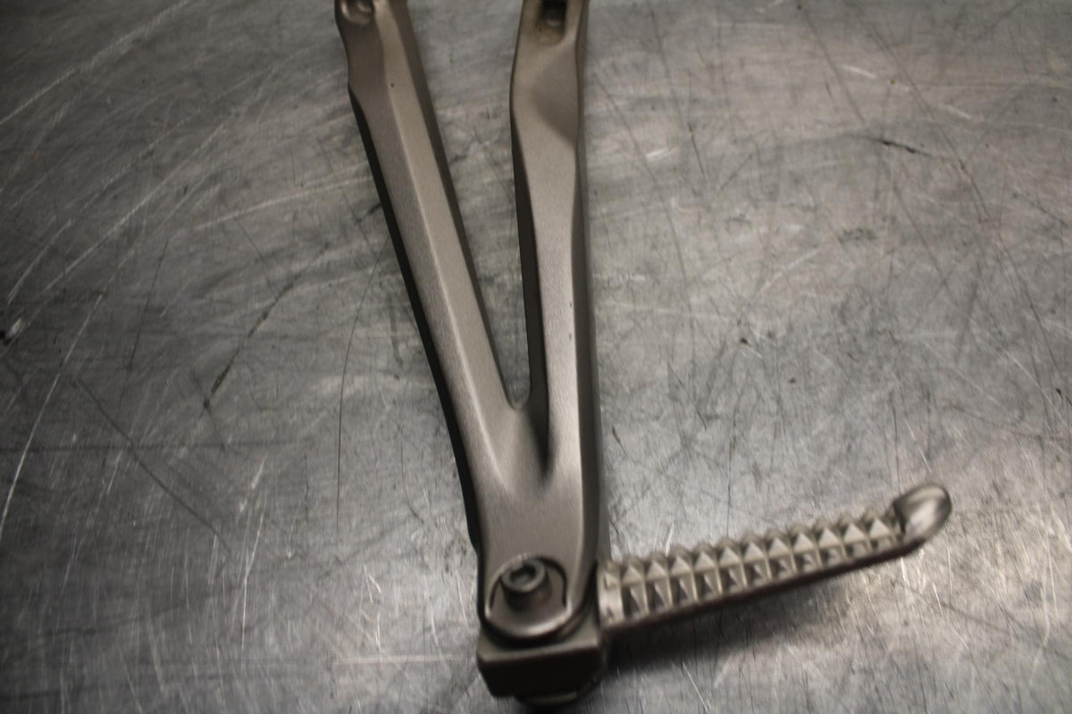 07-08 YAMAHA YZF R1 LEFT REAR BACK PASSENGER PEG 5JJ-27431-10-00 BB483