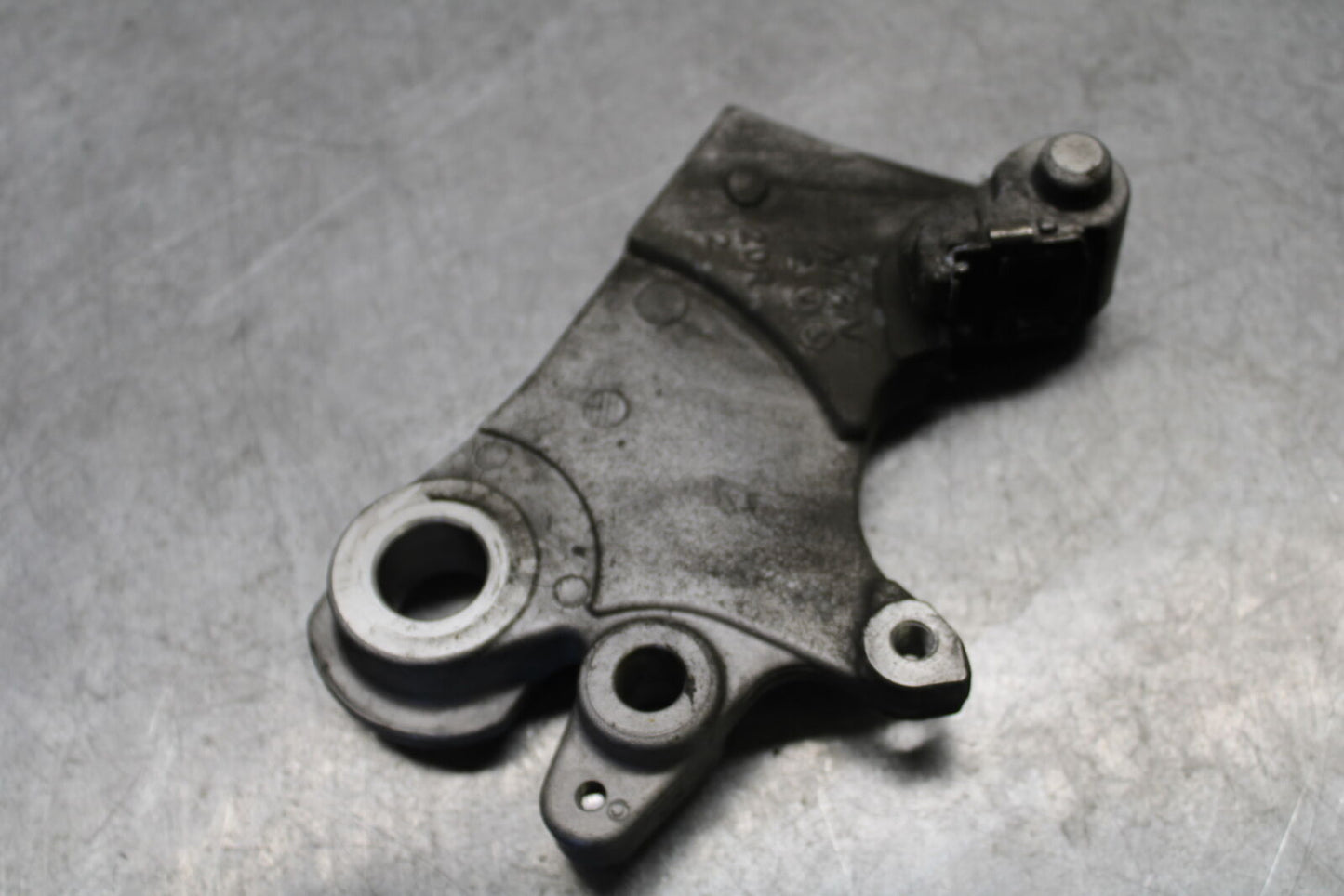 18-24 YAMAHA MT-07 REAR BRAKE CALIPER HANGER BACK MOUNTING BRACKET BB662