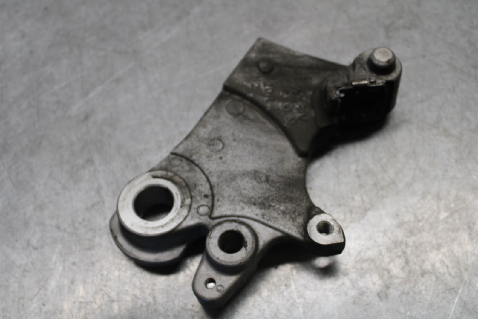 18-24 YAMAHA MT-07 REAR BRAKE CALIPER HANGER BACK MOUNTING BRACKET BB662