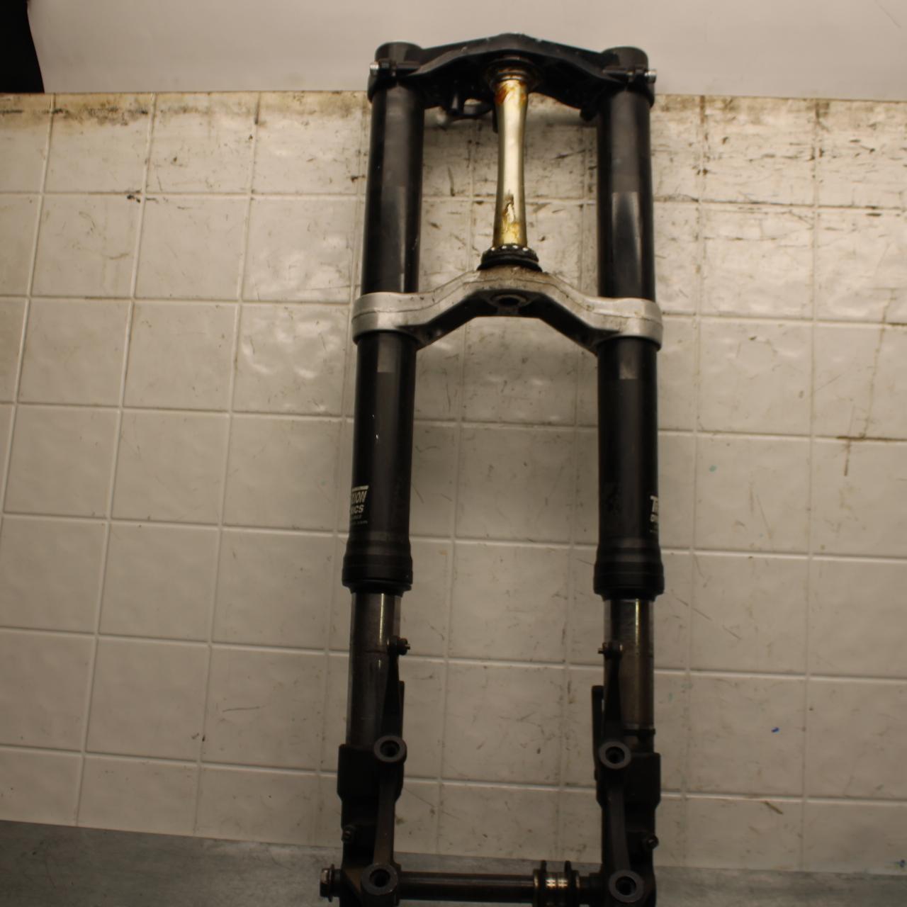 2007 Yamaha YZF R6S COMPLETE FRONT END FORKS SUSPENSION TRIPLE TREE BB594