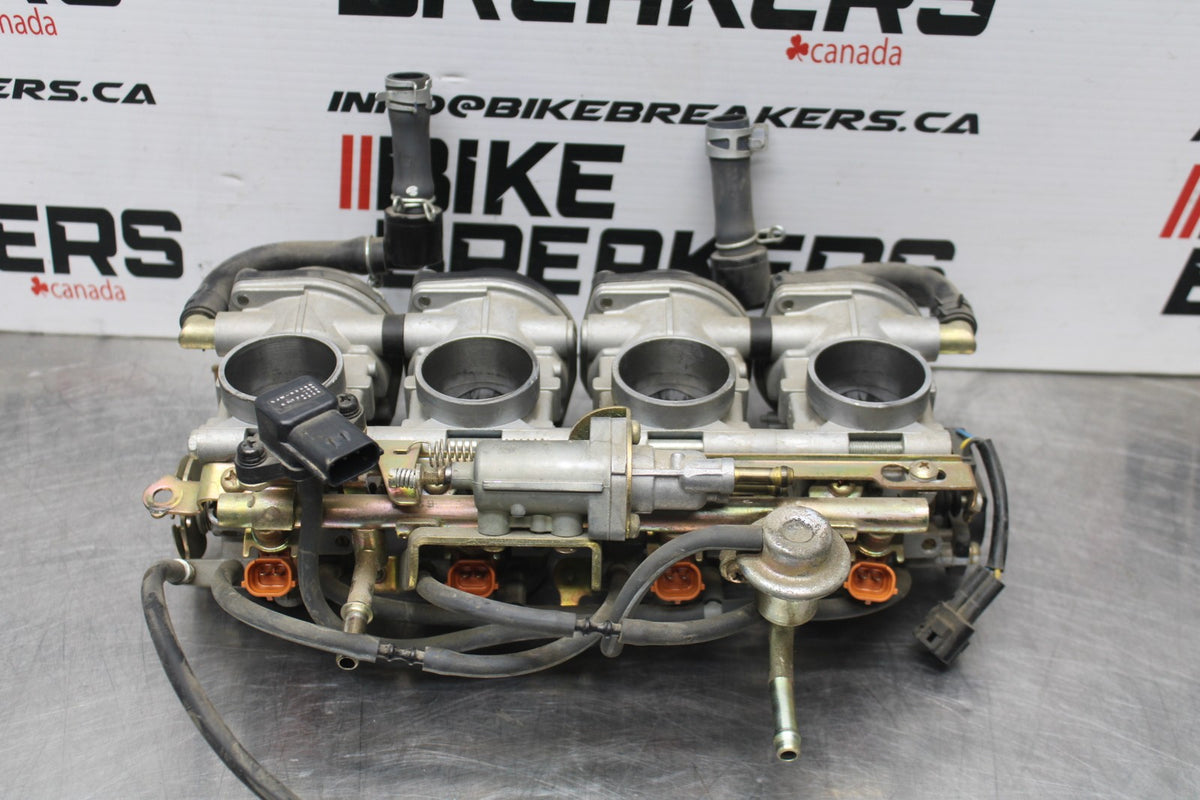 05 YAMAHA YZF R6 MAIN FUEL INJECTORS / THROTTLE BODIES BB858