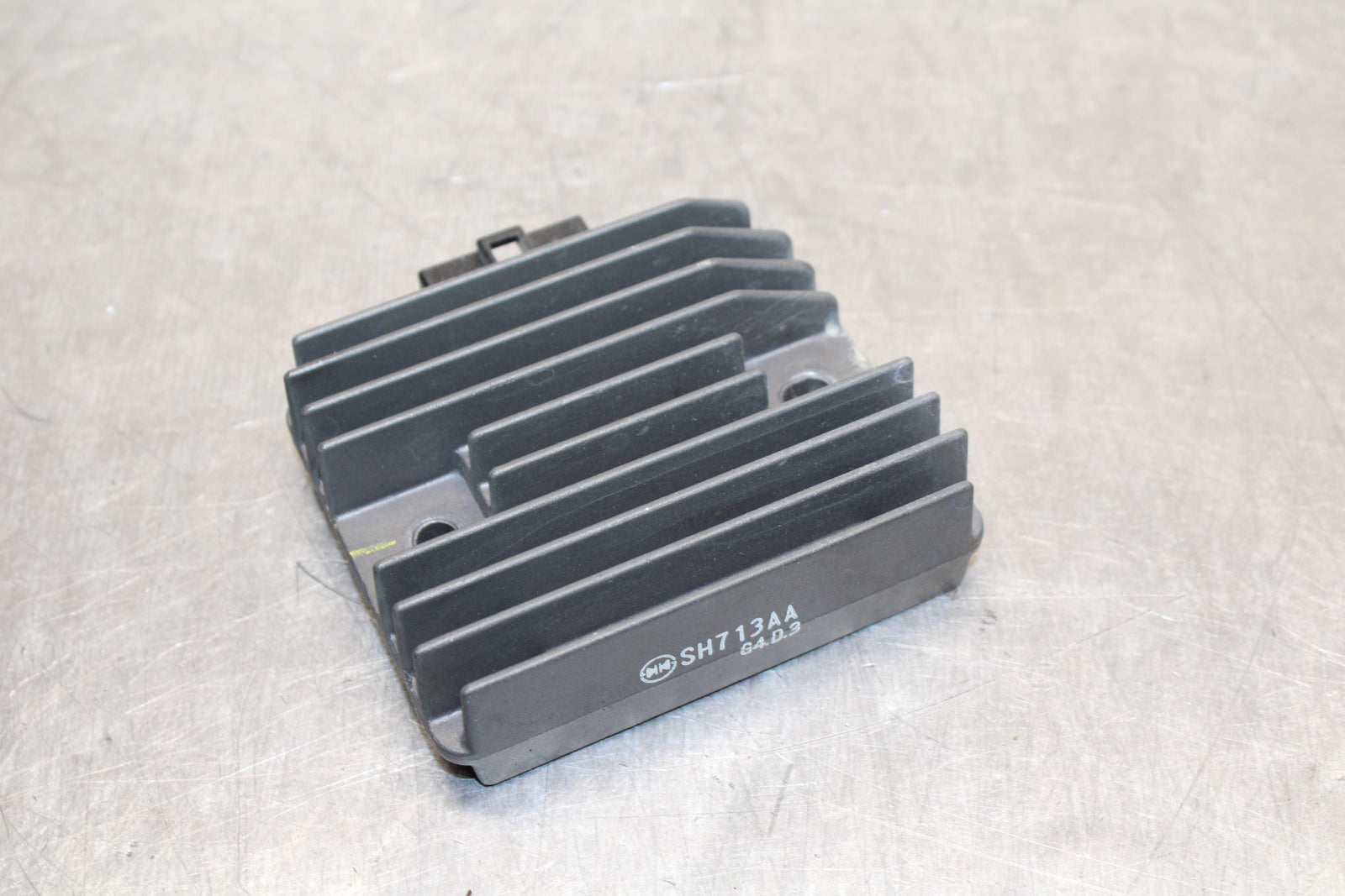 03-05 YAMAHA YZF R6  RECTIFIER VOLTAGE REGULATOR BB132