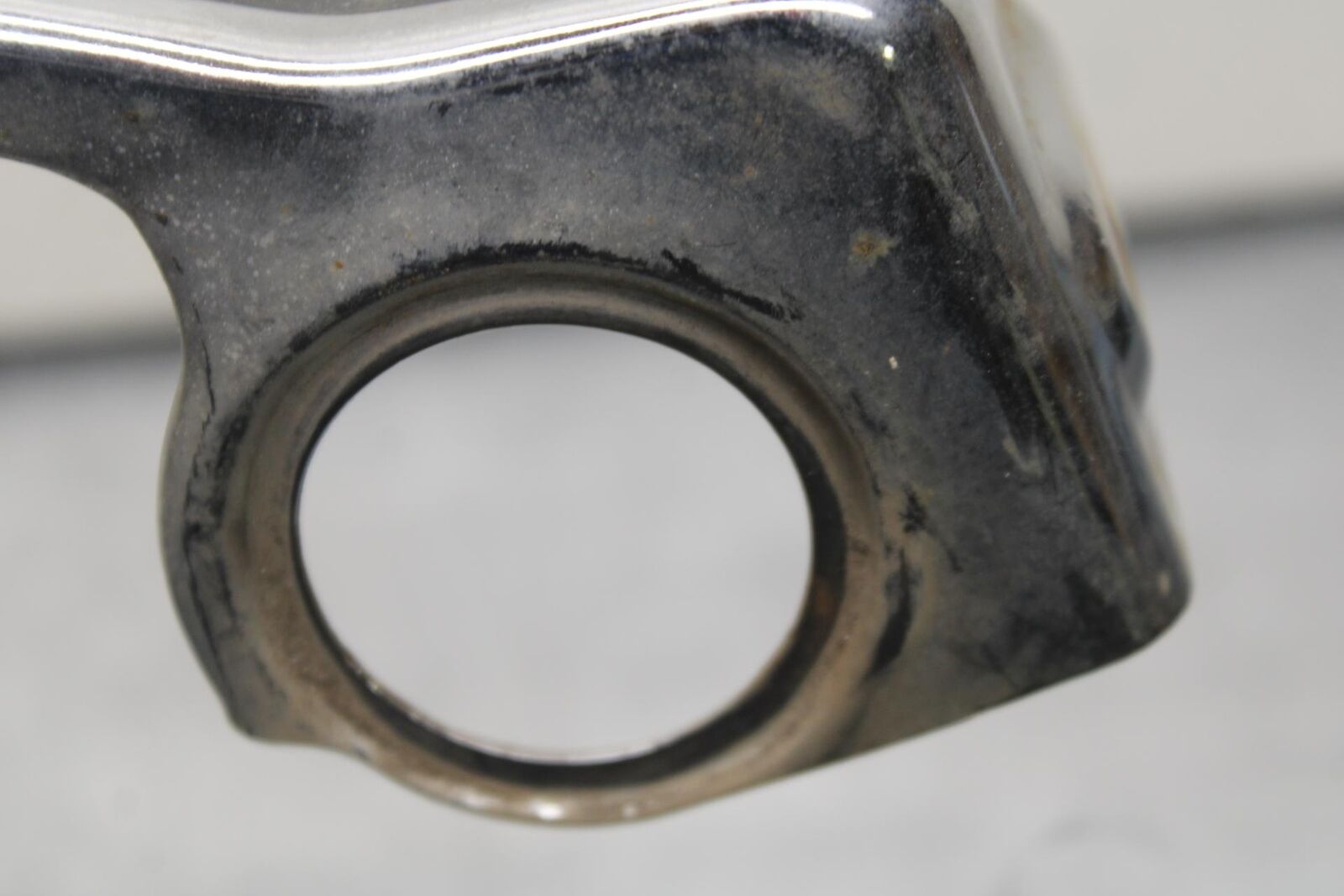 80-83 SUZUKI GS750E LOWER TRIPLE STEM COVER TRIM BB82