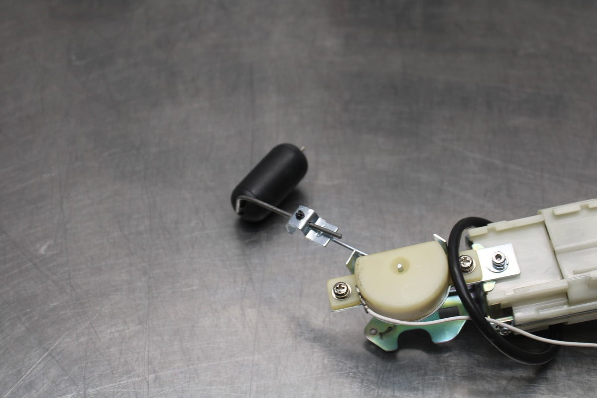 11-22 SUZUKI GSXR 600  FUEL PUMP GAS PETROL SENDER UNIT BB193