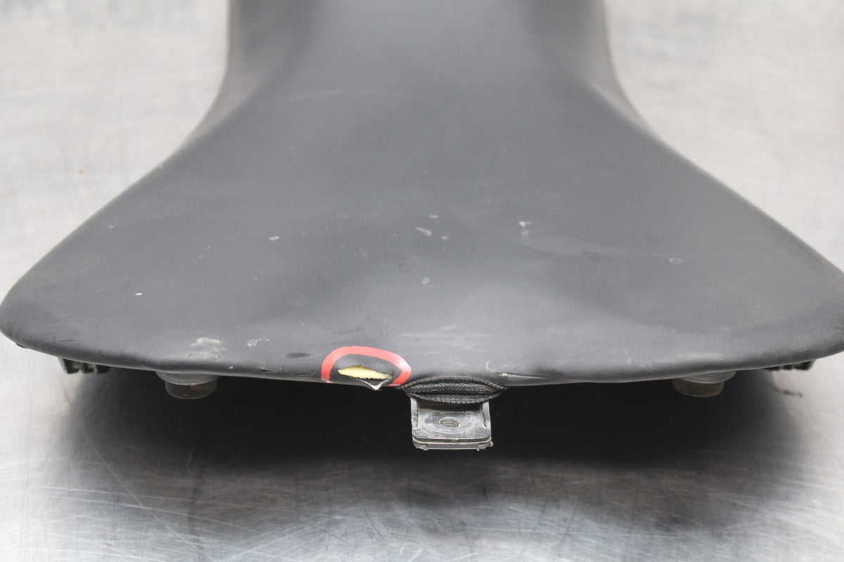 20 TRIUMPH STREET TRIPLE 765 FRONT DRIVERS SEAT PAD SADDLE PILLION BB864