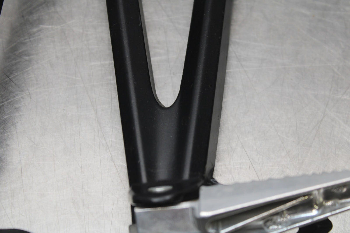 11-24 SUZUKI GSXR750 REAR BACK PASSENGER PEG SET PAIR BB630
