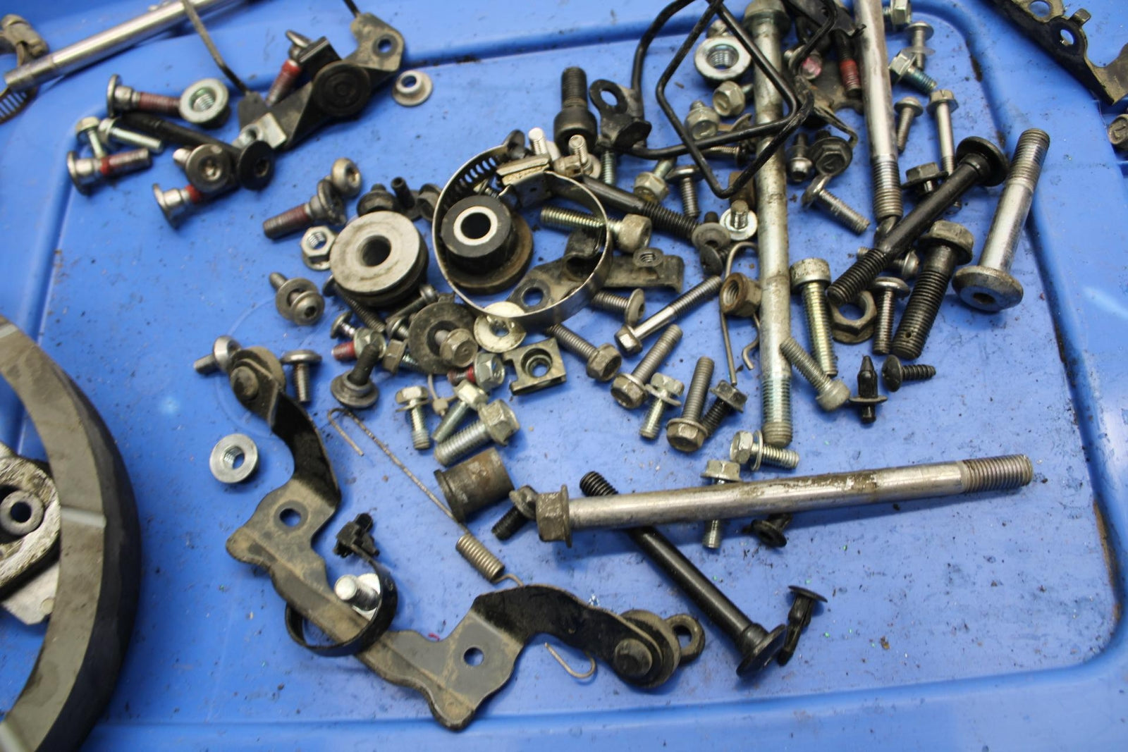 17 KAWASAKI VERSYS_X 300 LEFTOVER MOUNTING BOLTS HARDWARE MOTOR SCREWS BB504