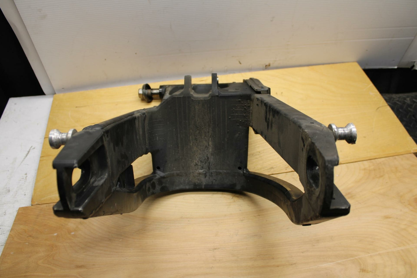 02-03 YAMAHA YZF R1 5PW REAR SWINGARM BACK SUSPENSION SWING ARM 5PW-22110-00-00 