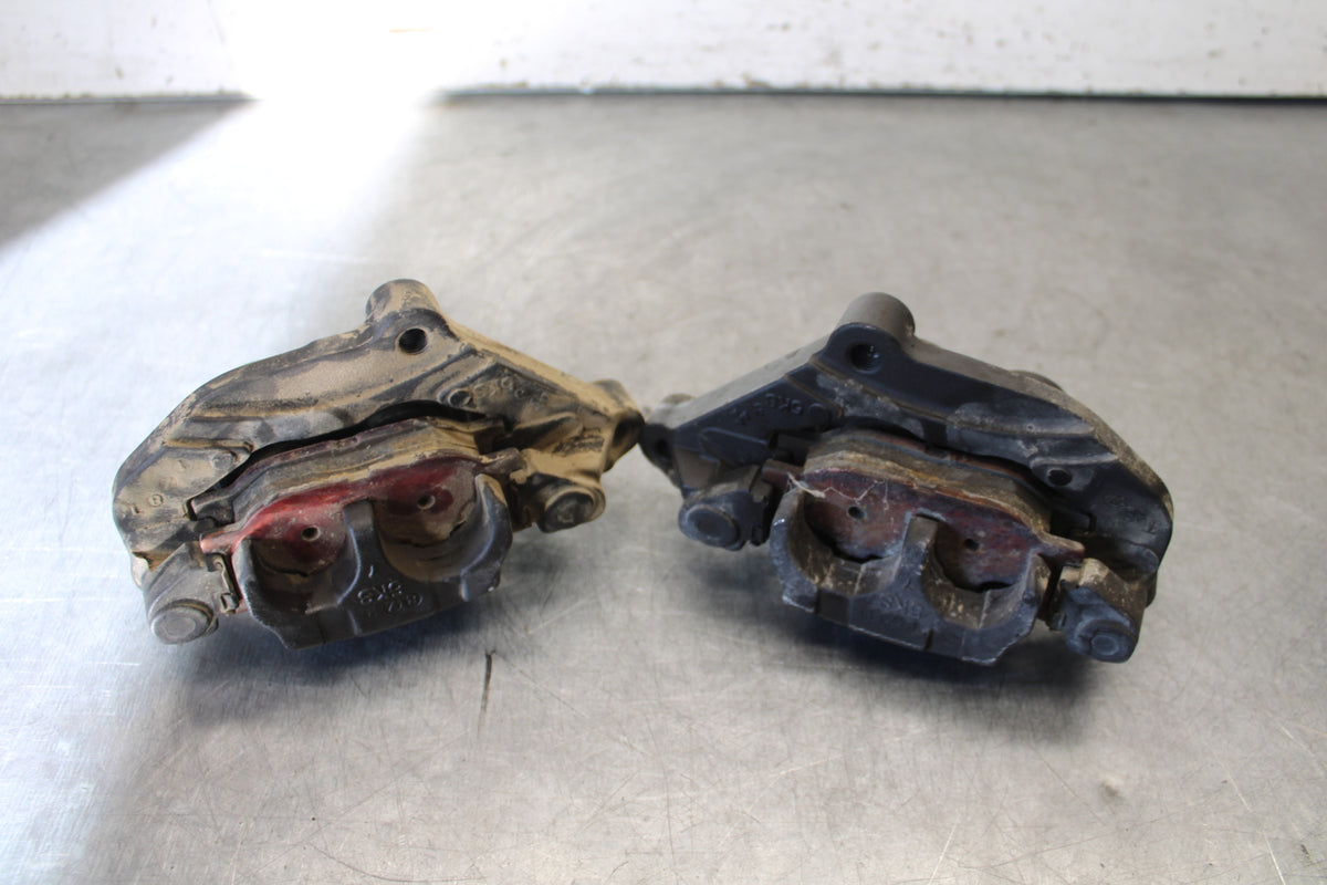 09-15 YAMAHA FZ6R RIGHT LEFT FRONT BRAKE CALIPER SET PAIR CALIPERS BB686