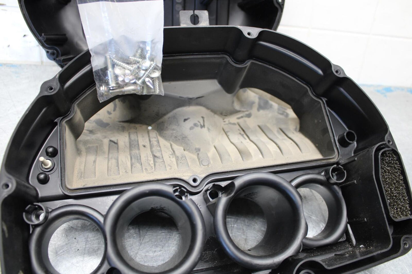 09-16 SUZUKI GSXR1000 AIRBOX AIR INTAKE FILTER BOX BB439 