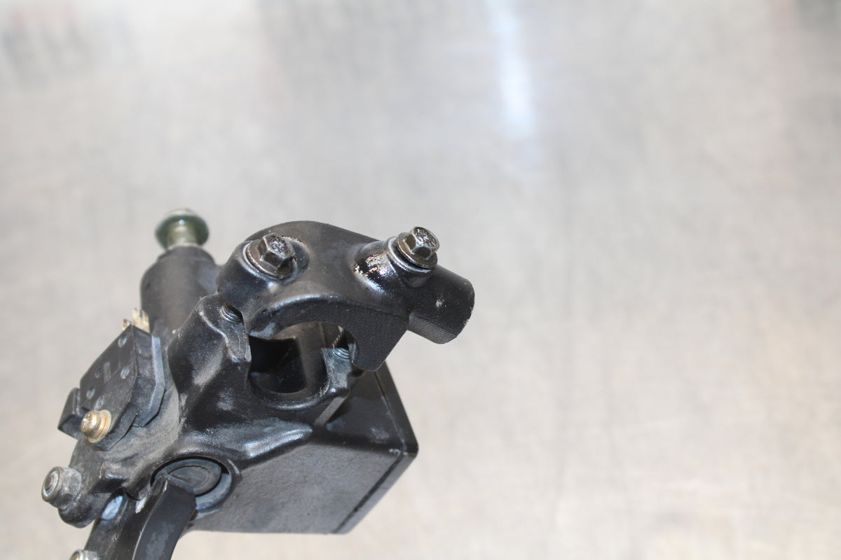 04-09 SUZUKI GS500F FRONT BRAKE MASTER CYLINDER w/ LEVER BB165
