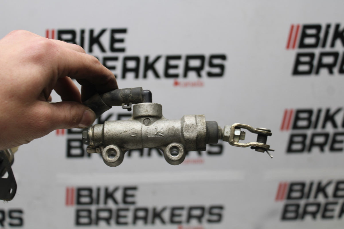 05-06 KAWASAKI NINJA ZX6R REAR BACK BRAKE MASTER CYLINDER W RESERVOIR BB877
